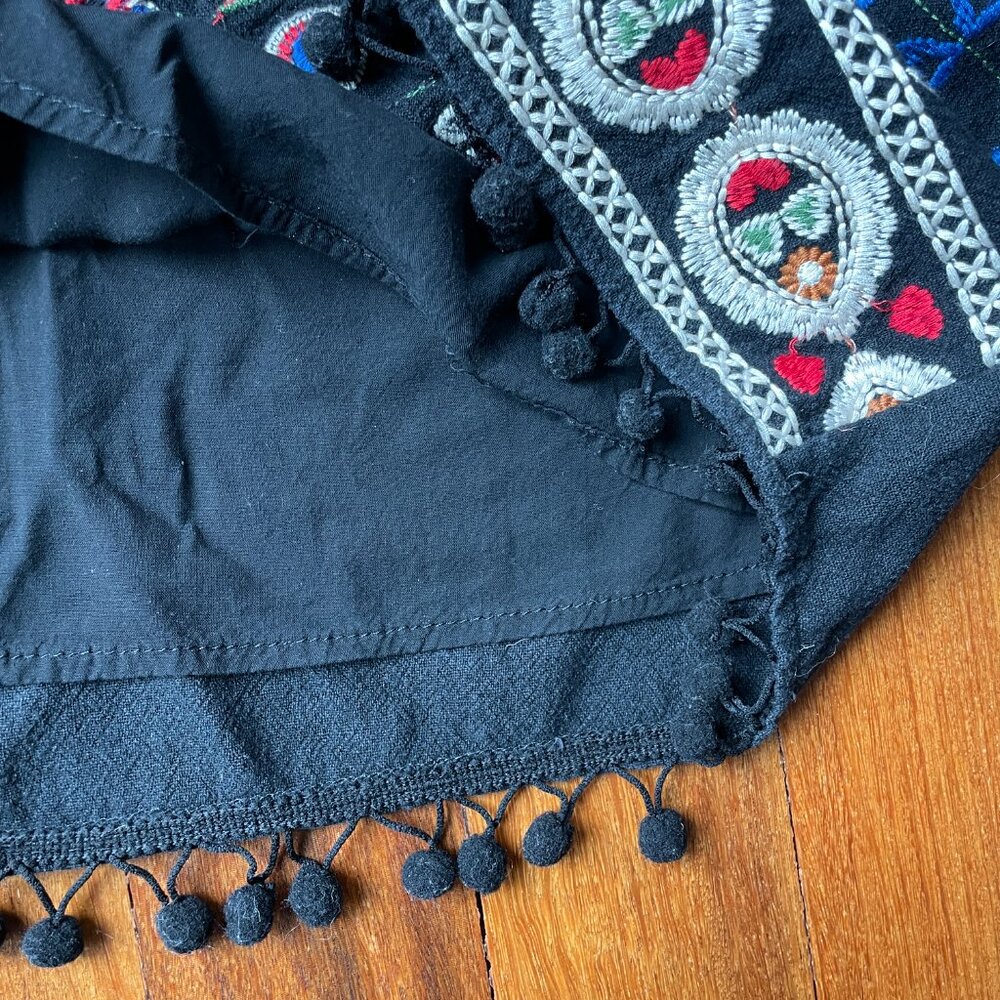 Umgee Sz S Black Floral Embroidered Mini Skirt - Picture 5 of 7